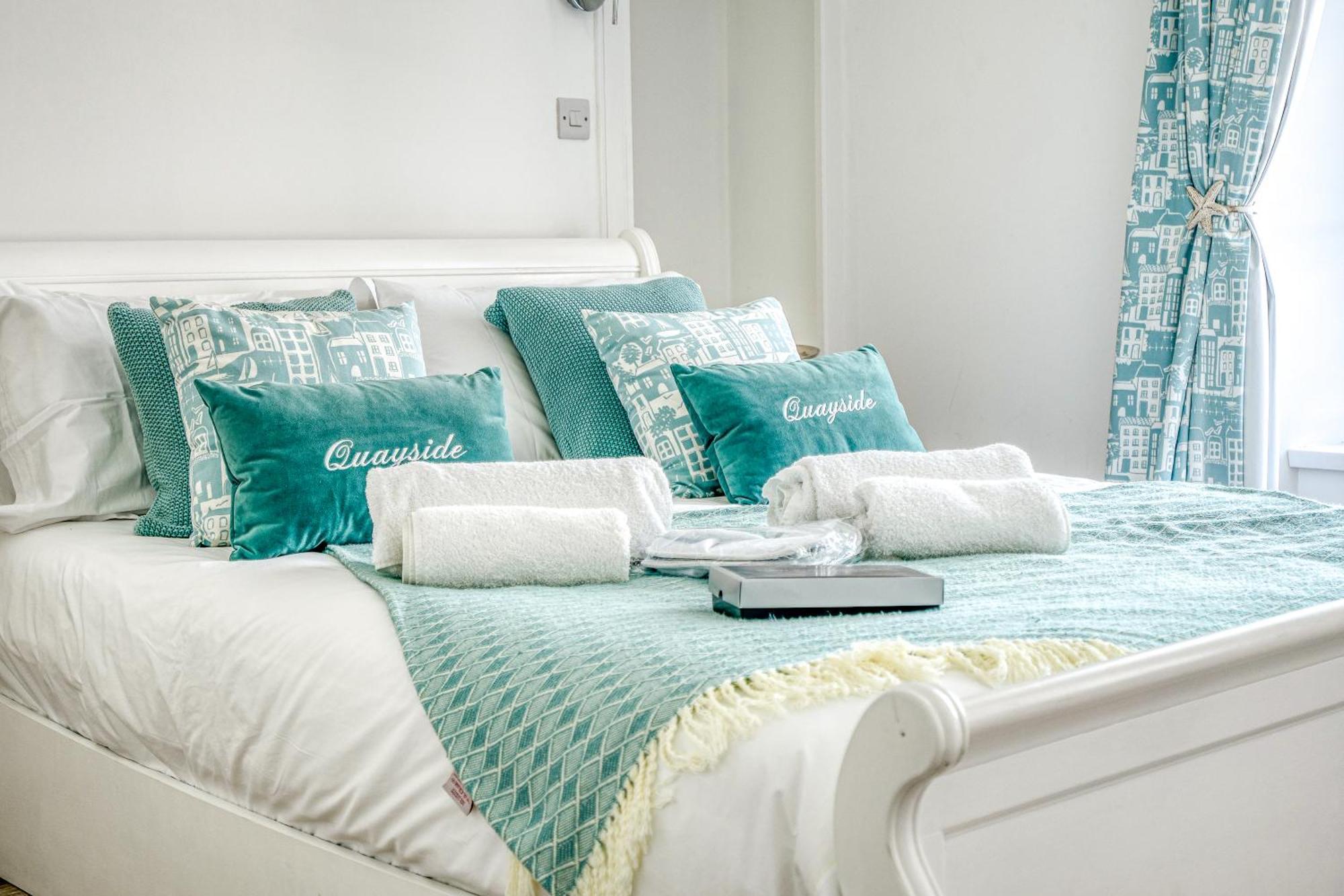 Quayside- In The Harbour Bowl Villa Бриксам Екстериор снимка